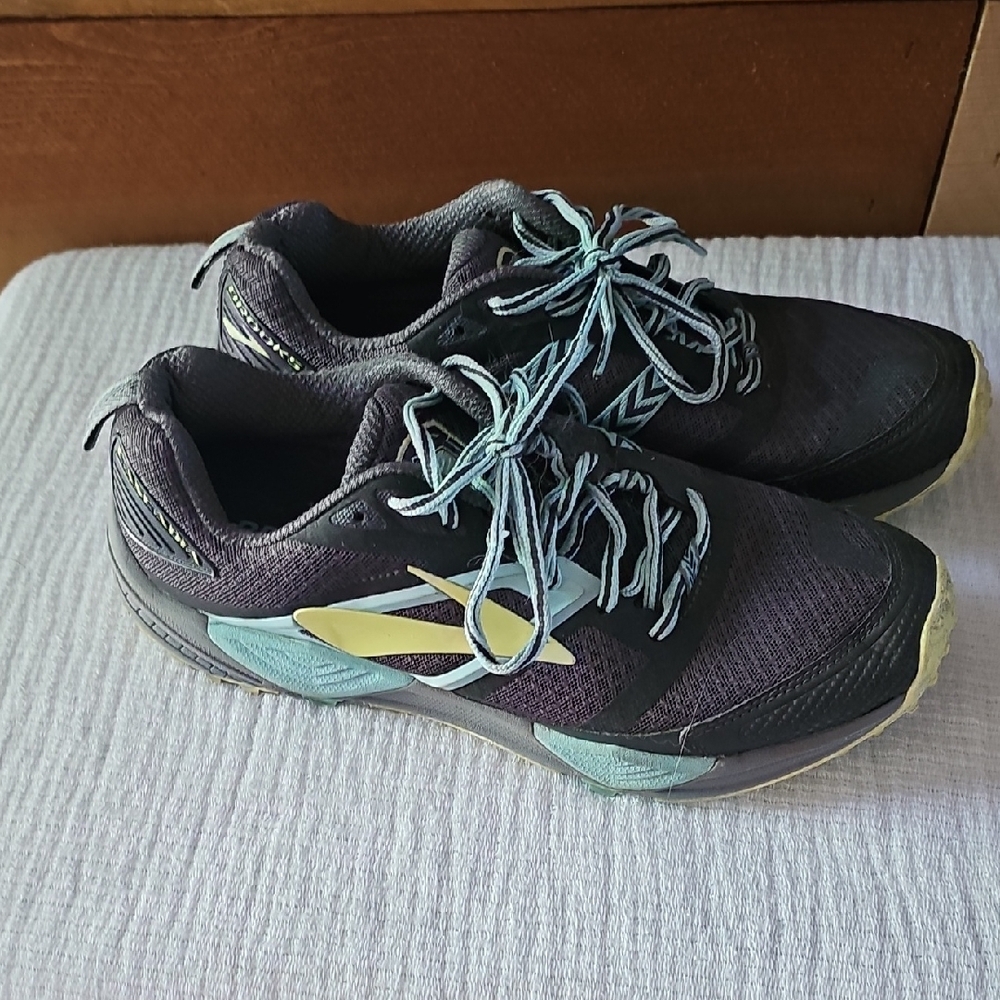 Brooks Black and Blue Athletic Shoes for Performance